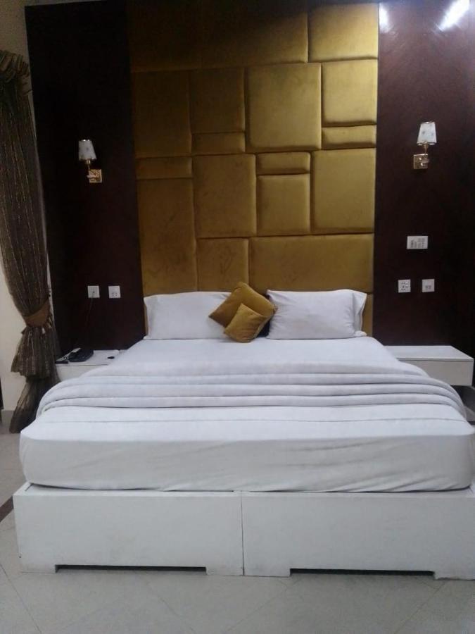 Hotel Pak Continental Multan Exterior foto