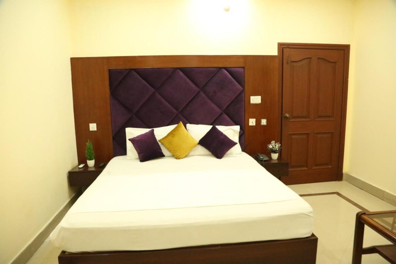 Hotel Pak Continental Multan Exterior foto