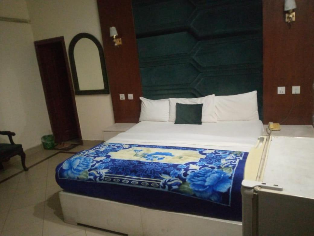 Hotel Pak Continental Multan Exterior foto