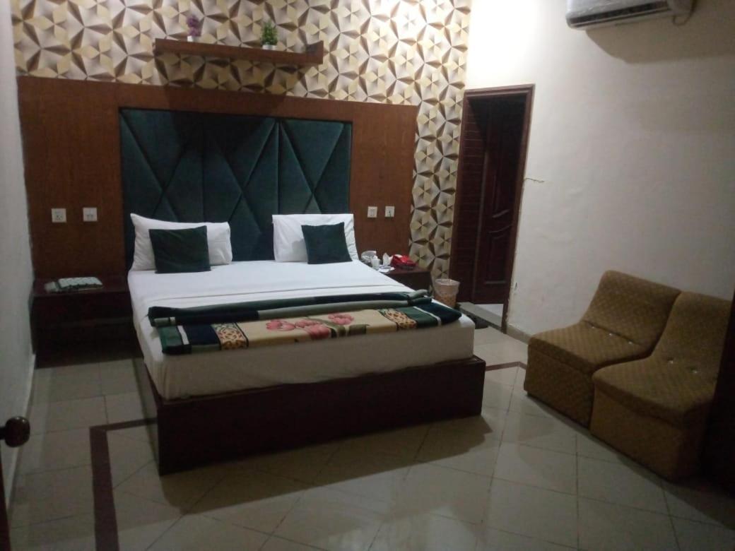 Hotel Pak Continental Multan Exterior foto