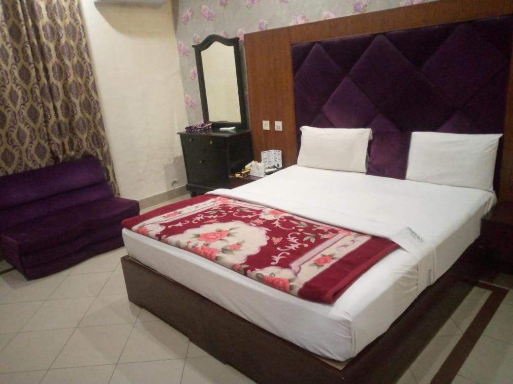 Hotel Pak Continental Multan Exterior foto