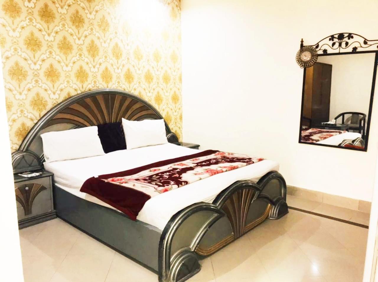 Hotel Pak Continental Multan Exterior foto