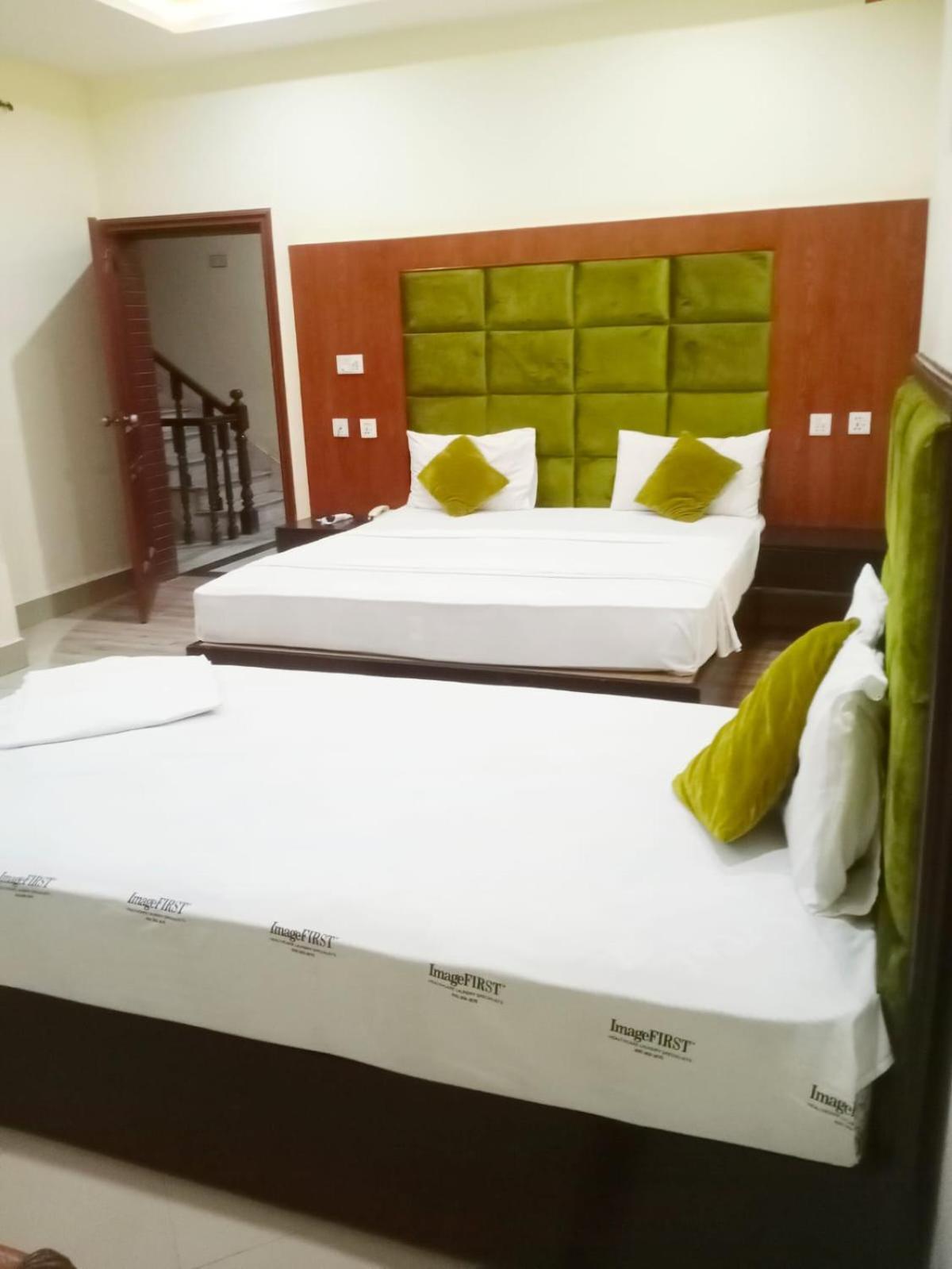 Hotel Pak Continental Multan Exterior foto