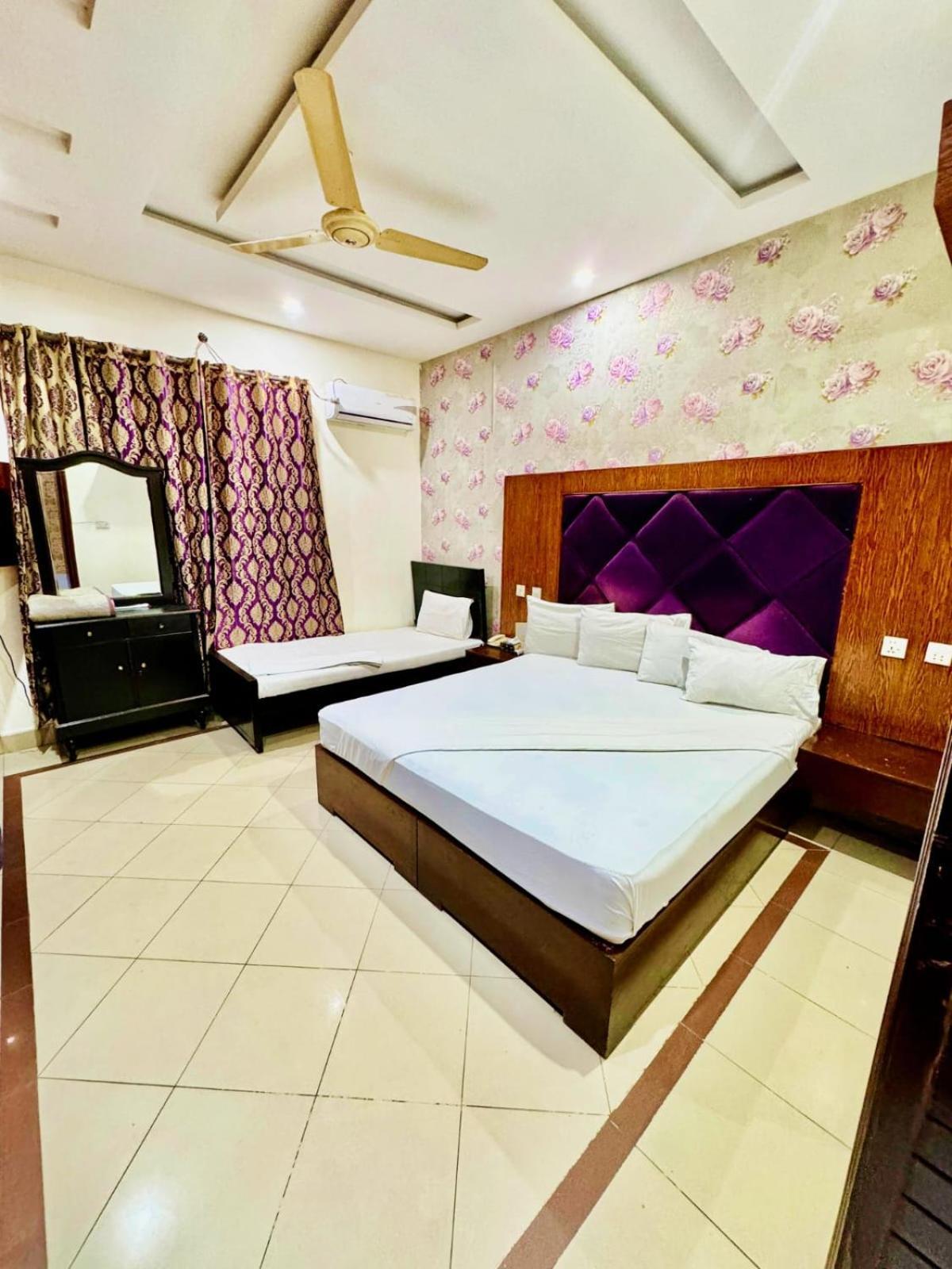 Hotel Pak Continental Multan Exterior foto